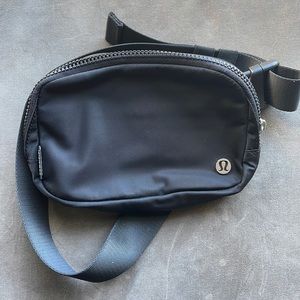 Black Lululemon Everywhere Bag